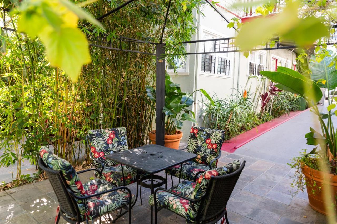Hollywood Hills Suites ロサンゼルス エクステリア 写真