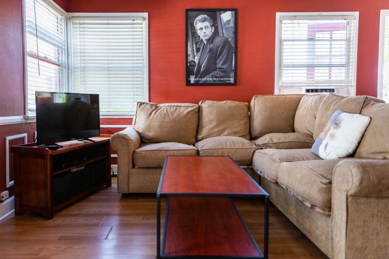 Hollywood Hills Suites ロサンゼルス エクステリア 写真
