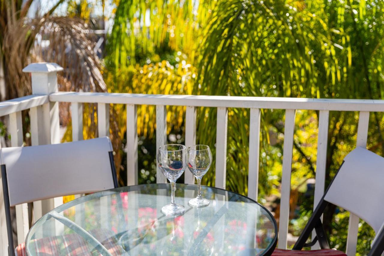 Hollywood Hills Suites ロサンゼルス エクステリア 写真