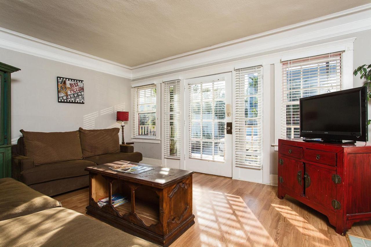 Hollywood Hills Suites ロサンゼルス エクステリア 写真