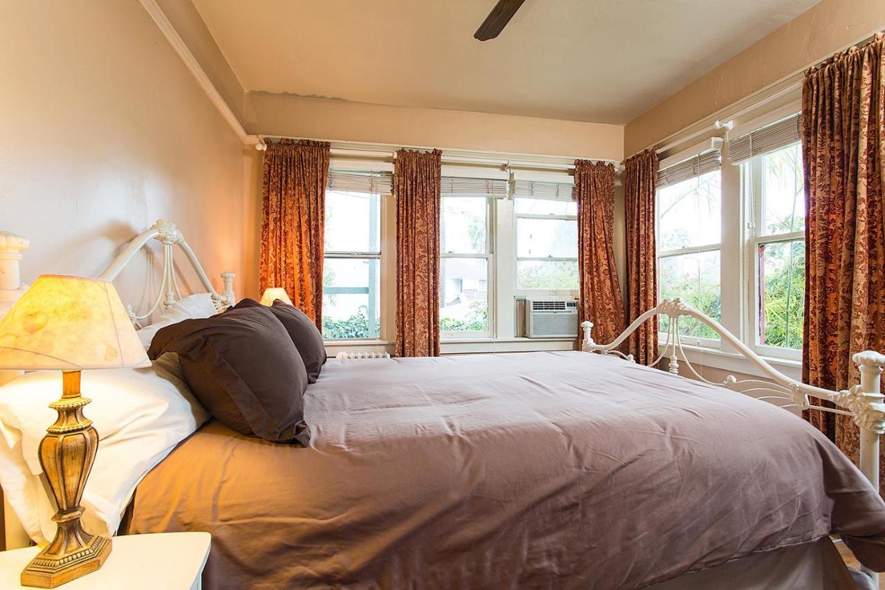 Hollywood Hills Suites ロサンゼルス エクステリア 写真
