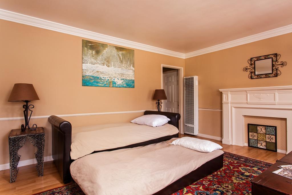 Hollywood Hills Suites ロサンゼルス エクステリア 写真