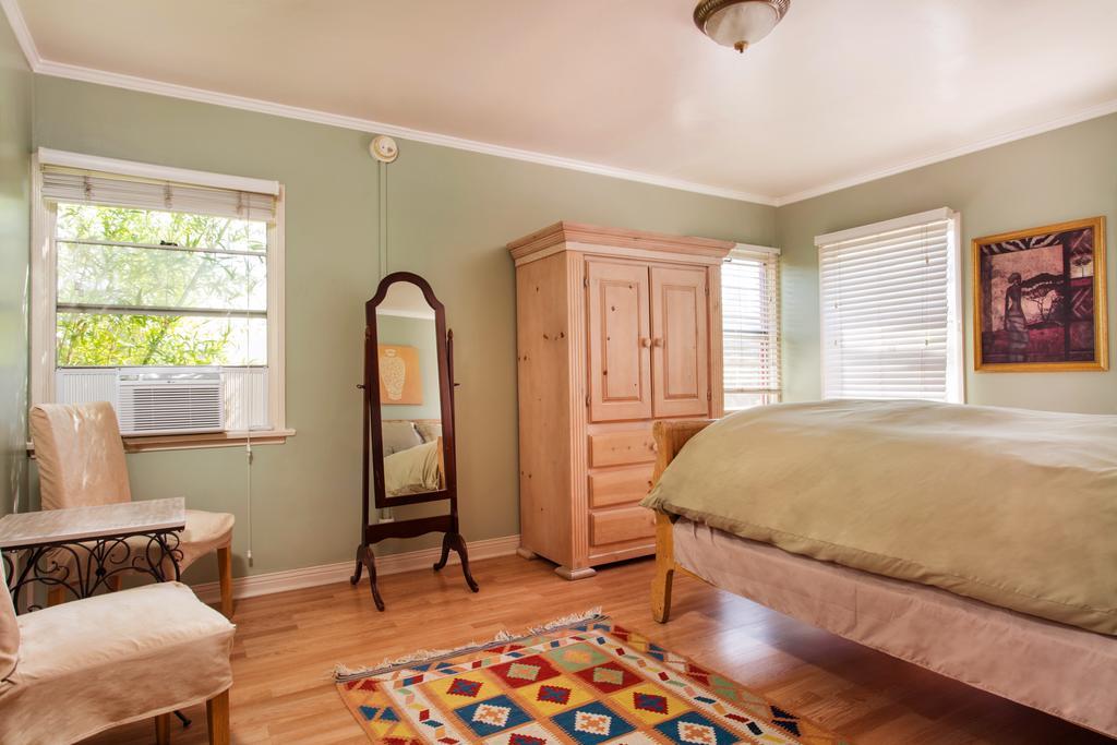 Hollywood Hills Suites ロサンゼルス エクステリア 写真